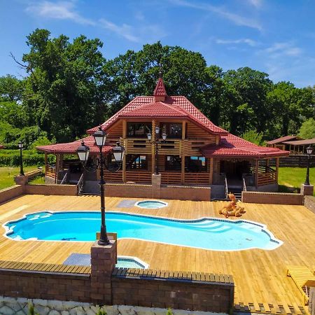 Загородный Комплекс Fort Pirnov Park Pirnove Exterior foto