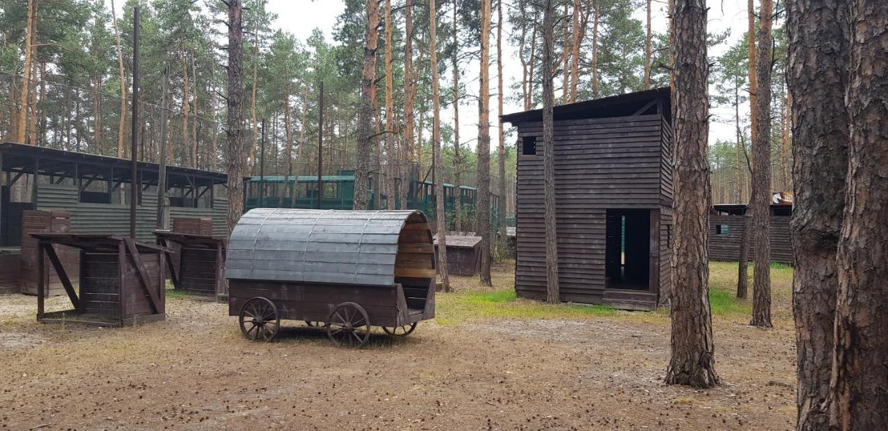 Загородный Комплекс Fort Pirnov Park Pirnove Exterior foto