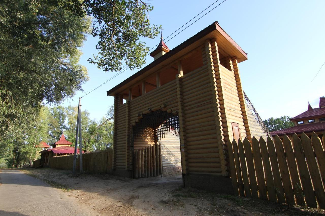 Загородный Комплекс Fort Pirnov Park Pirnove Exterior foto