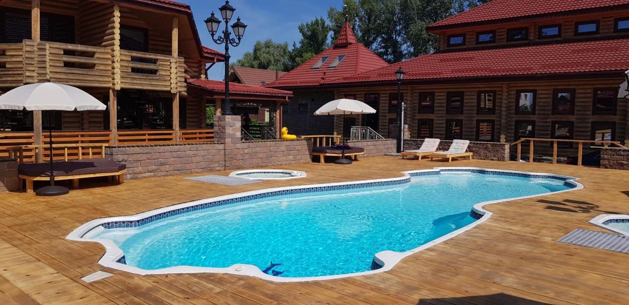 Загородный Комплекс Fort Pirnov Park Pirnove Exterior foto