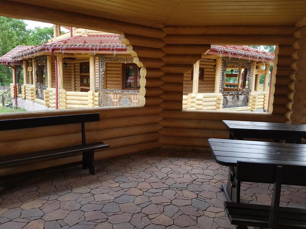 Загородный Комплекс Fort Pirnov Park Pirnove Exterior foto