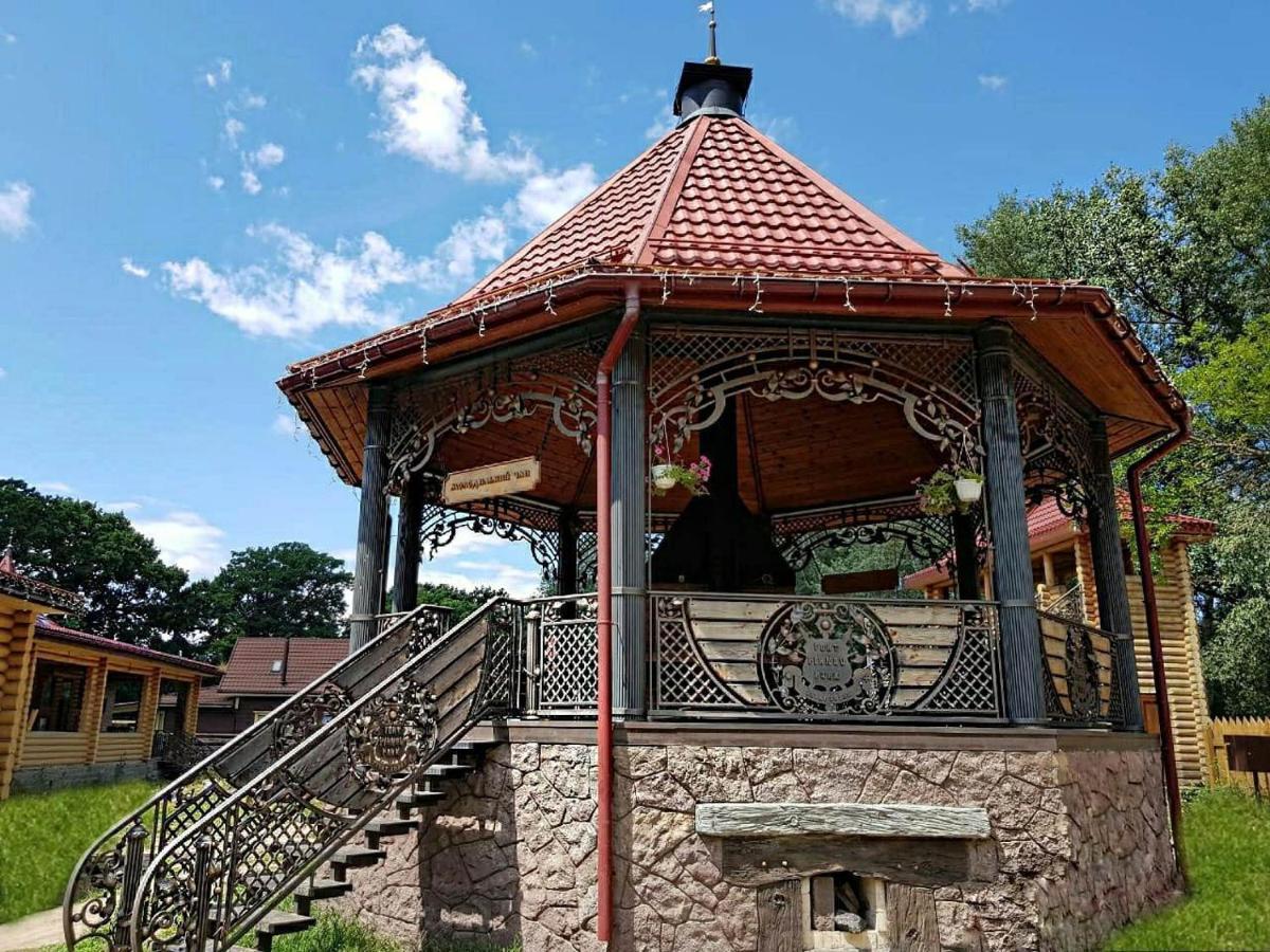 Загородный Комплекс Fort Pirnov Park Pirnove Exterior foto