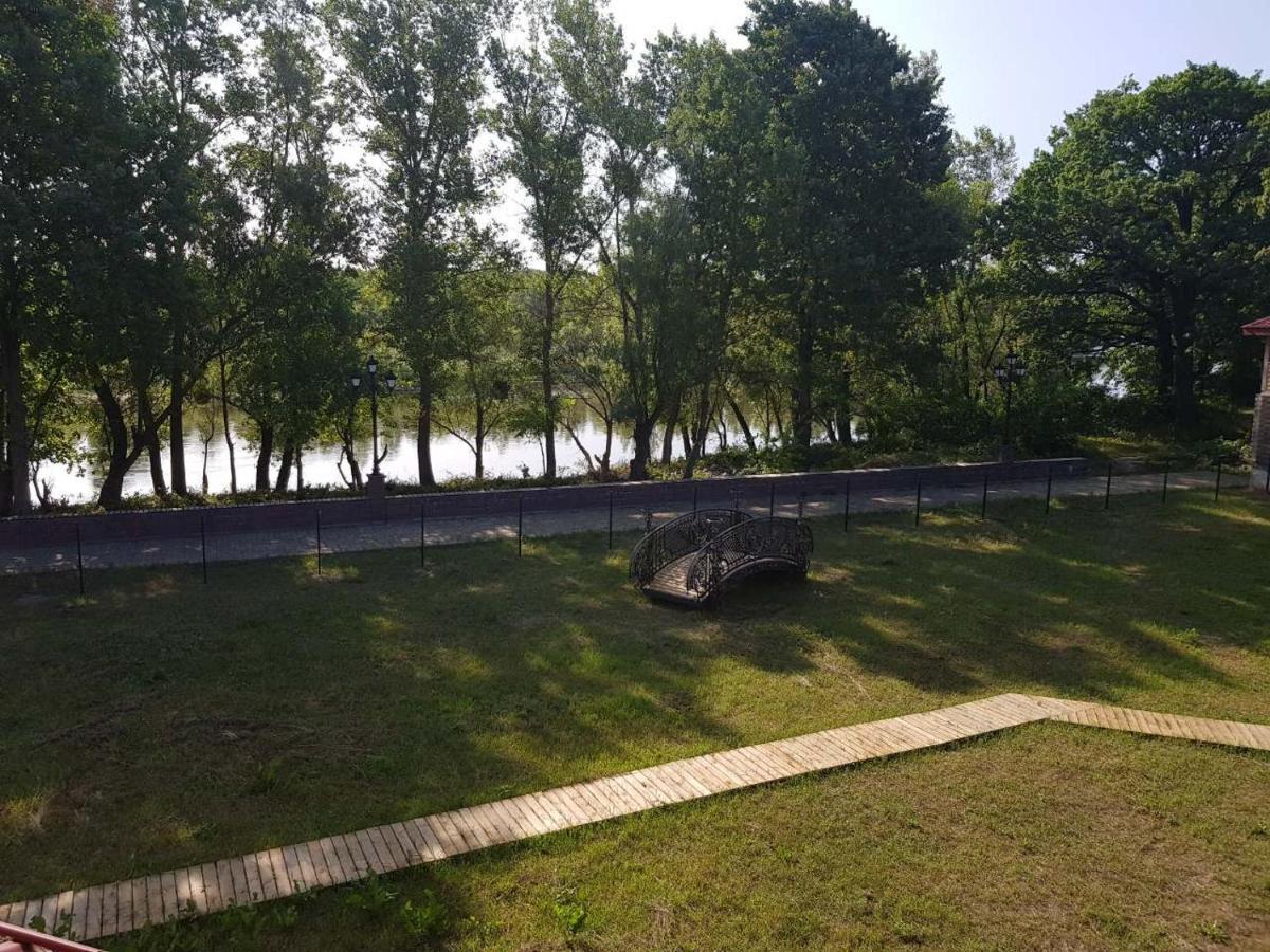 Загородный Комплекс Fort Pirnov Park Pirnove Exterior foto