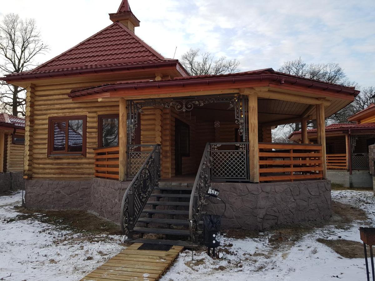 Загородный Комплекс Fort Pirnov Park Pirnove Exterior foto