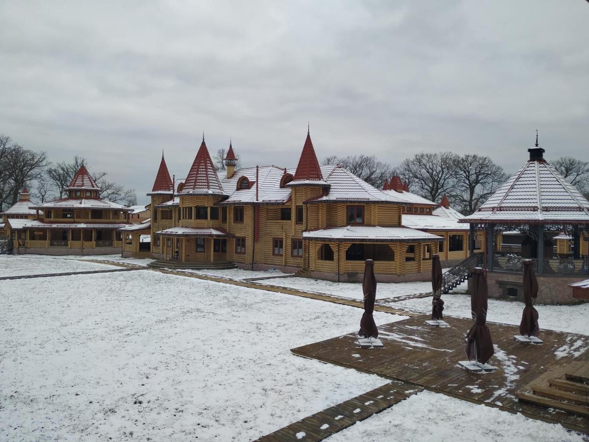 Загородный Комплекс Fort Pirnov Park Pirnove Exterior foto